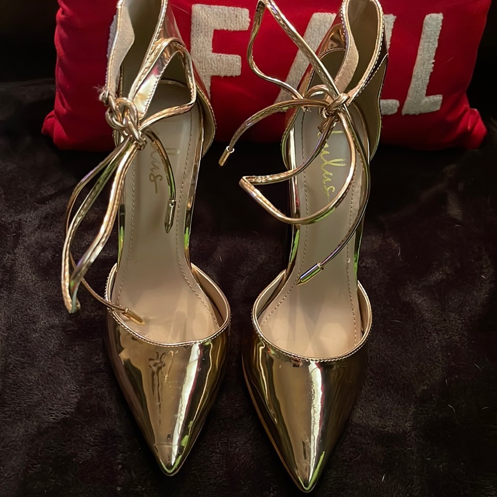 Lulu’s Rose gold heels
